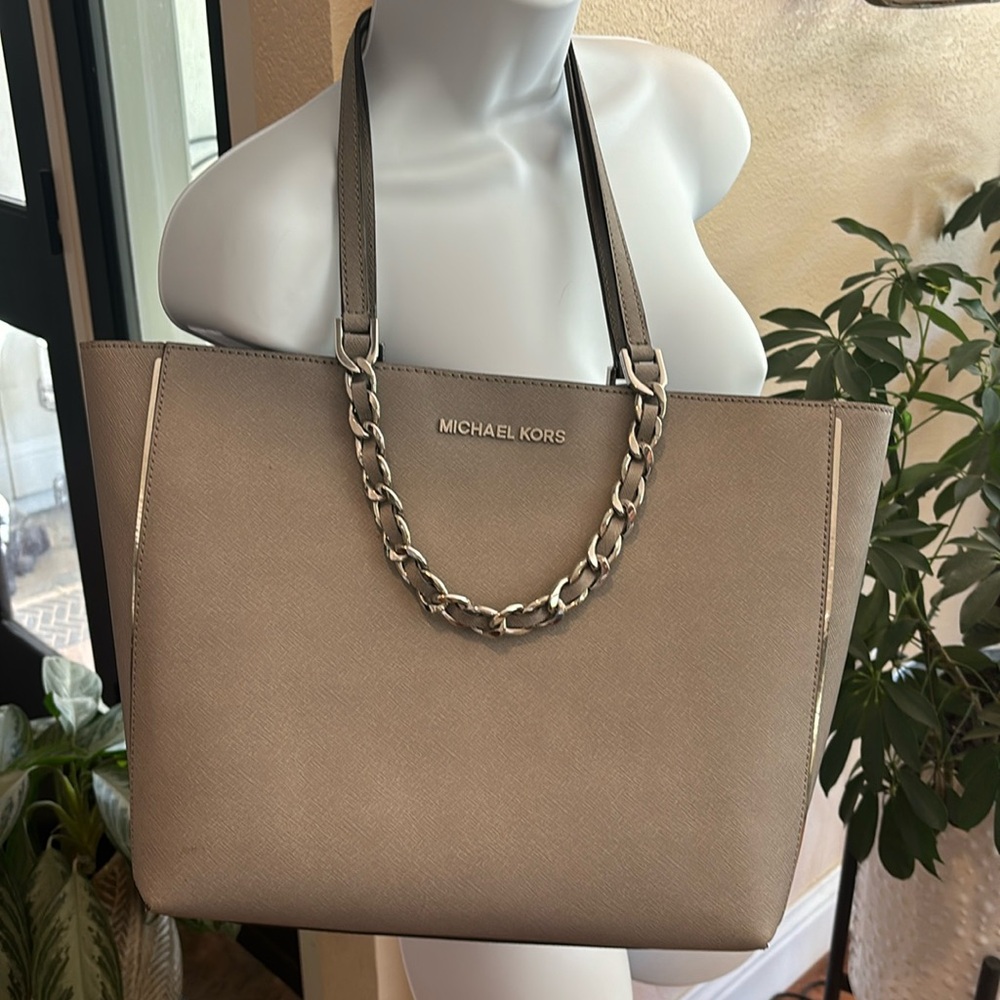 Micheal Kors Purse
